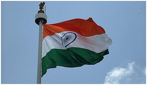 கோவை ரயில் நிலையத்தில் சேதமடைந்த தேசியக் கொடி அகற்றம்