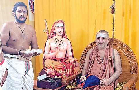 ஸ்ரீ விஜயேந்திர சரஸ்வதி சுவாமிகளுடன் ஸ்ரீ கணேச சர்மா திராவிட்.