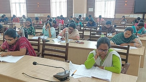 திருப்பூர் மாவட்ட வேலைவாய்ப்பு அலுவலகத்தில் குரூப் 1 மாதிரித் தேர்வு