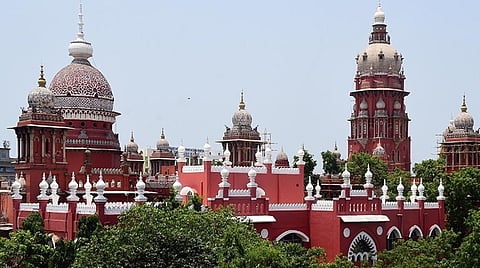 பாலியல் புகாரில் சிக்கி தலைமறைவாக உள்ள சாமியார் சதுர்வேதி மே 23-க்குள் நீதிமன்றத்தில் ஆஜராக உத்தரவு