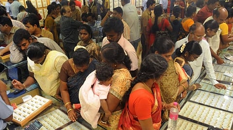 அட்சய திருதியை: இன்று நகை கடைகளில் சிறப்பு விற்பனைக்கு ஏற்பாடு - சிறப்பு கவுன்ட்டர்கள் அமைக்க திட்டம்