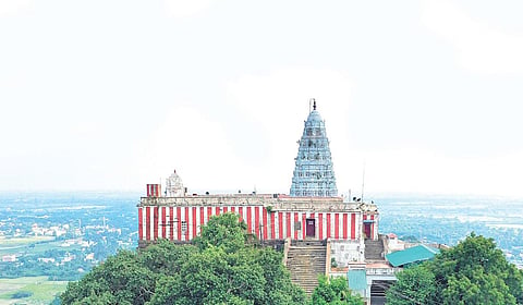 வேதகிரீஸ்வரர் மலைக்கோயில்.