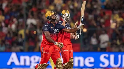 ரொமாரியோ ஷெப்பர்ட் அதிரடி: ஆர்சிபி 213 ரன்கள் குவிப்பு | RCB vs CSK