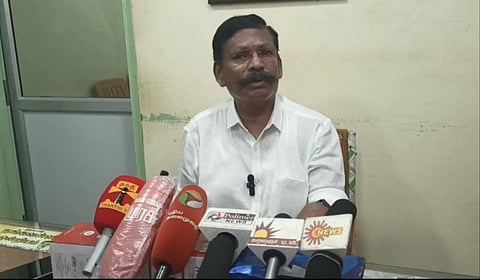 சேலம் எம்.பி செல்வகணபதி மேட்டூரில் செய்தியாளர்களைச் சந்தித்தார்.