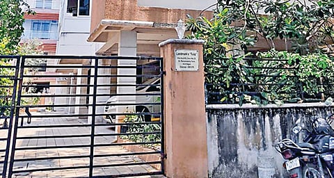 சென்னை கே.கே.நகரில் அமலாக்கத்துறை சோதனை நடந்த மருத்துவர் வரதராஜன் வீடு.படம்: ம.பிரபு