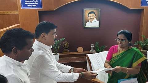 பாகிஸ்தானியர்களை கண்டறிந்து வெளியேற்ற கோரி: சென்னை மாவட்ட ஆட்சியரிடம் பாஜக மனு
