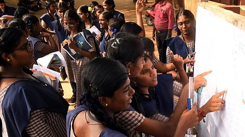 தேர்ச்சி பெறாதவர்கள் துவண்டுவிட கூடாது: பிளஸ் 2 தேர்வானோருக்கு தலைவர்கள் வாழ்த்து