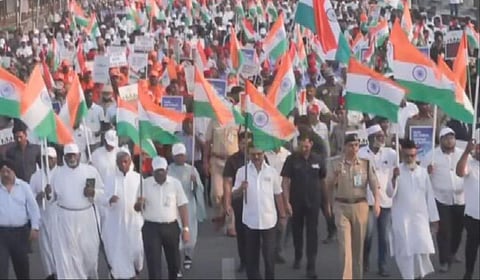 சென்னையில் முதல்வர் ஸ்டாலின் தலைமையில் இந்திய ராணுவ வீரர்களுக்கு ஆதரவு தெரிவித்து பேரணி நடைபெற்றது.