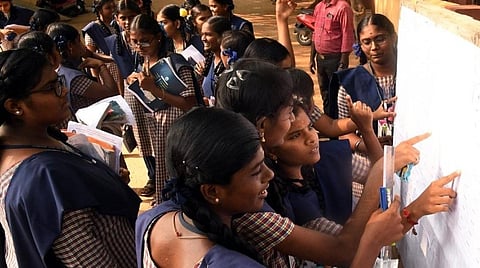 பிளஸ் 2 மாணவர்களுக்கு தற்காலிக மதிப்பெண் சான்றிதழ் விநியோகம்