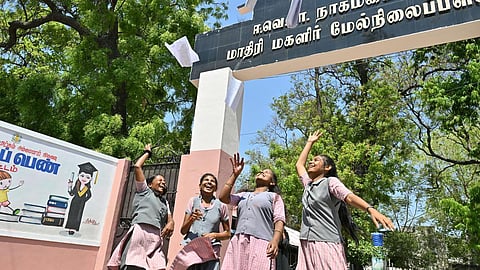 10-ம் வகுப்பு பொதுத் தேர்வு முடிவுகள்: தமிழில் 8, அறிவியலில் 10,838 பேர் சதம்