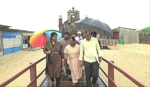 தனுஷ்கோடியில் தமிழ்நாடு சுற்றுலா வளர்ச்சிக் கழக மேலாண்மை இயக்குநர் ஷில்பா பிரபாகர் சதீஷ் ஆய்வு மேற்கொண்டார்.