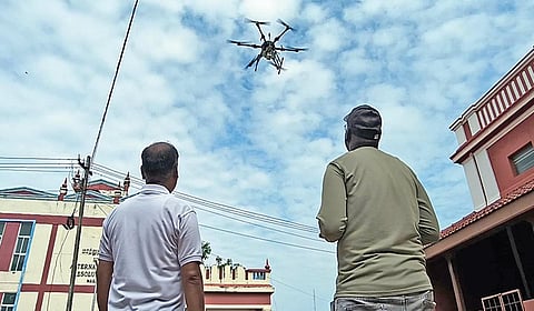 சூடாமணி விகார் இருந்த இடத்தில் ட்ரோன் மூலம் நேற்று சர்வே பணி மேற்கொண்ட தொல்லியல் துறையினர்.