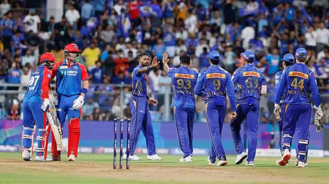 டெல்லியை வீழ்த்தி 4-வது அணியாக பிளே ஆஃப் சுற்றுக்குள் நுழைந்தது மும்பை இந்தியன்ஸ்!