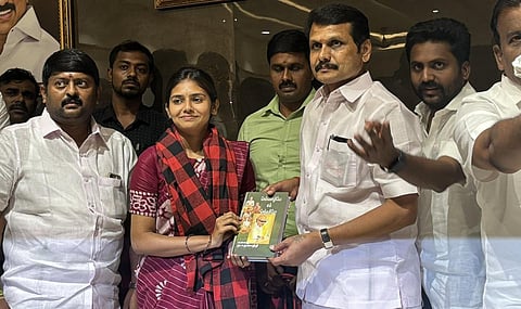 முன்னாள் அமைச்சர் செந்தில் பாலாஜி முன்னிலையில் திமுகவில் இணைந்த வைஷ்ணவி