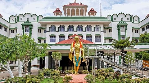 மோசடி நிதி நிறுவன சொத்துகளை விற்பதில் தாமதம்: ‘டான்பிட்’ சட்டத்தை திருத்த உயர் நீதிமன்றம் உத்தரவு