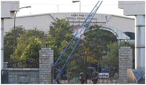 புழல் மத்திய சிறையில் விசாரணைக் கைதி பிளேடை விழுங்கி தற்கொலை முயற்சி