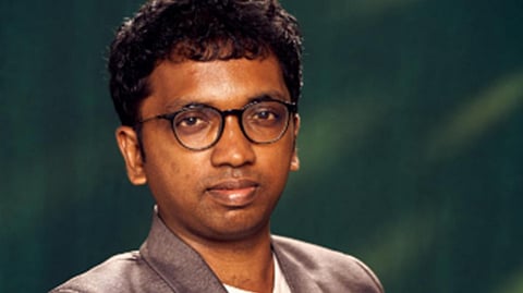 ஈழப் பின்னணியில் அரசியல் நையாண்டி படம்!