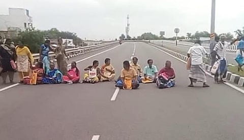 நிதி நிறுவன மோசடி: விருதுநகரில் பாதிக்கப்பட்டோர் நான்குவழிச் சாலையில் மறியல்