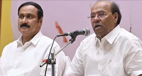 அன்புமணி ராமதாஸ் உடன் ராமதாஸ் | கோப்புப்படம்