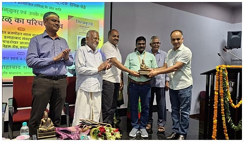 பிரயாக்ராஜில் திருவள்ளுவர் சிலைக்கு அறிமுக விழா: தமிழ் அதிகாரிகள் பங்கேற்பு
