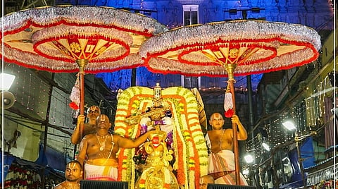 சின்ன சேஷ வாகனத்தில் கோவிந்தர் பவனி
