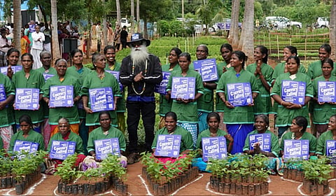 உலக சுற்றுச்சூழல் தினத்தையொட்டி ஒசூர் அருகே செயின்ட் பீட்டர் மருத்துவக் கல்லூரியில் காவேரி கூக்குரல் இயக்கம் சார்பில் மரம் நடுவிழா நடைபெற்றது.