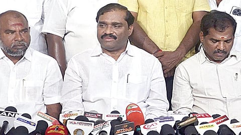 கடலூரில் செய்தியாளர்களுக்கு நேற்று பேட்டியளித்த தவாக தலைவர் வேல்முருகன்.