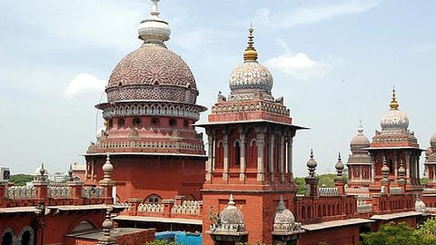 குவாரி உரிமையாளர்கள் பூமித் தாயின் மார்பை அறுத்து ரத்தம் குடிக்கிறார்கள்: நீதிபதி வேதனை