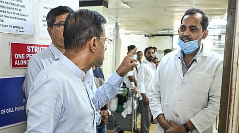 கோவாவில் மருத்துவர் பணியிடை நீக்கம்: அமைச்சர் உத்தரவை மாற்றிய முதல்வர்