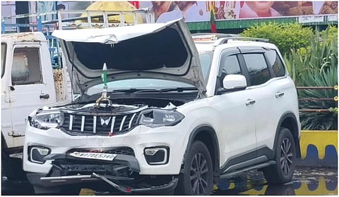 விழுப்புரம் அருகே சாலை விபத்து - குடும்பத்துடன் உயிர் தப்பிய பாஜக நிர்வாகி