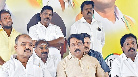 திருநெல்வேலியில் செய்தியாளர்களுக்கு நேற்று பேட்டியளித்த பாஜக மாநிலத் தலைவர் நயினார் நாகேந்திரன். | படம்: மு.லெட்சுமி அருண் |
