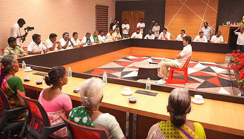 பரந்தூர் விவசாயிகளுடன் தவெக தலைவர் விஜய் சந்திப்பு: போராட்டம் வெற்றிபெற துணை நிற்பதாக உறுதி!