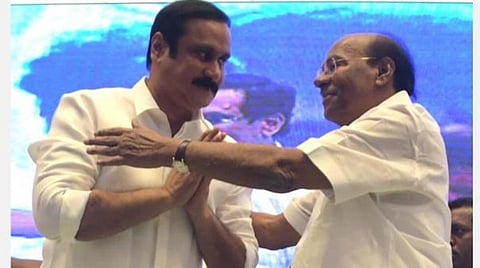 ராமதாஸுடன் அன்புமணி ராமதாஸ் | கோப்புப் படம்.