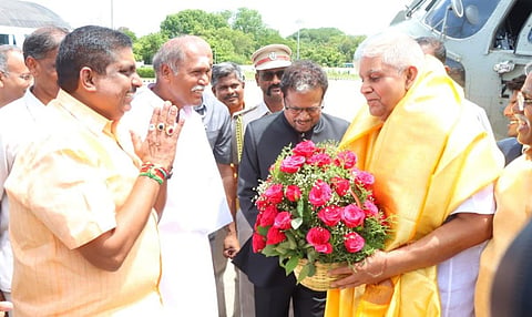 குடியரசு துணைத் தலைவர் புதுச்சேரி வருகை: ஆளுநர், முதல்வர் வரவேற்பு
