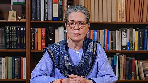 காங்கிரஸ் மூத்த தலைவர் சோனியா காந்தி மருத்துவமனையில் அனுமதி