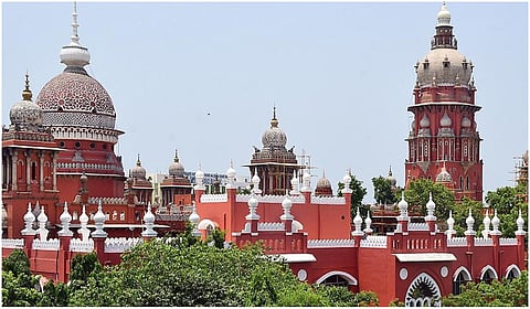 சாலைகளை ஆக்கிரமித்த மத வழிபாட்டு கட்டமைப்பை நியாயப்படுத்த முடியாது: சென்னை ஐகோர்ட்