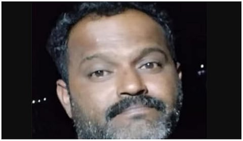 மண்டபம் அருகே நடுக்கடலில் விசைப்படகு மூழ்கி மீனவர் மாயம்