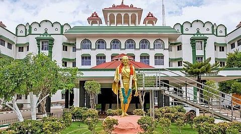 மாநகராட்சி, நகராட்சி கடைகளை 9 ஆண்டுகளுக்கு குத்தகைக்கு விடும் அரசாணைக்கு இடைக்கால தடை
