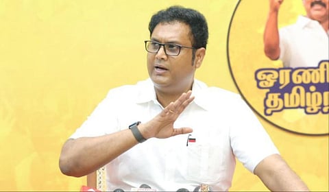 சென்னை அண்ணா அறிவாலயத்தில் தொழில்துறை அமைச்சர் டி.ஆர்.பி.ராஜா செய்தியாளர்களைச் சந்தித்தார்