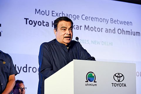 இரு சக்கர வாகனங்களுக்கு சுங்க கட்டணம் வசூலிக்கும் திட்டம் இல்லை: நிதின் கட்கரி