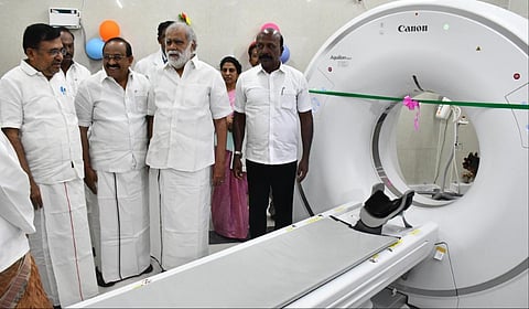 திண்டுக்கல் அரசு மருத்துவ கல்லுாரி மருத்துவமனையில் புதிய சி.டி.ஸ்கேன், டிஜிட்டல் எக்ஸ்ரே கருவிகளை பொதுமக்கள் பயன்பாட்டுக்கு அமைச்சர் மா.சுப்பிரமணியன் தொடங்கி வைத்தார்.| படம்: நா.தங்கரத்தினம்