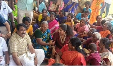 திருநெல்வேலி சுத்தமல்லி பகுதியில் ஏராளமானோர் பாஜக மாநிலத் தலைவர் நயினார் நாகேந்திரன் முன்னிலையில் அக்கட்சியில் இணைந்தனர்.