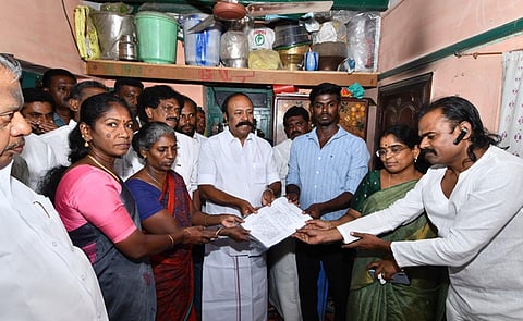 அஜித்குமார் குடும்பத்துக்கு வீட்டு மனை பட்டா, சகோதரருக்கு அரசு வேலை பணி ஆணை வழங்கல்