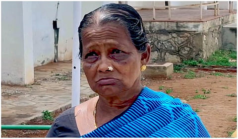 புகார் அளித்த மூதாட்டி சாவித்திரி