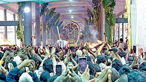 சிதம்பரம் நடராஜர் கோயிலில் ஆனி திருமஞ்சன விழா கோலாகலம்: ‘சிவ சிவ’ முழக்கத்துடன் ஆயிரக்கணக்கான பக்தர்கள் குவிந்தனர்