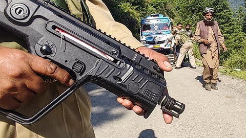 ட்ரோன், மோப்ப நாய் உதவியுடன் காஷ்மீர் கிஸ்த்வர் காடுகளில் தீவிரவாதிகள் தேடுதல் வேட்டை