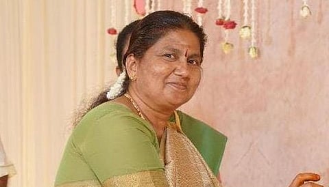 ரிதன்யாவின் மாமியார் போல உருவ அமைப்புடன் காவல் நிலையம் வந்தவரால் குழப்பம்