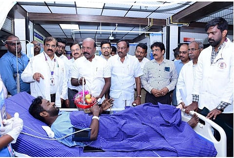 நம்மை காக்கும் 48 திட்டத்தின் 4 லட்சமாவது பயனாளி - நேரில் நலம் விசாரித்த மா. சுப்பிரமணியன்