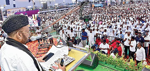 மதுரையில் நேற்று நடைபெற்ற மனிதநேய மக்கள் கட்சி மாநாட்டில் பேசினார் கட்சித் தலைவர் ஜவாஹிருல்லா.படங்கள்: நா.தங்கரத்தினம்