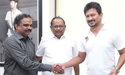 அப்பா தொகுதியில் அரசியல் படிக்கிறாரா அமைச்சர் ரகுபதியின் மகன்?